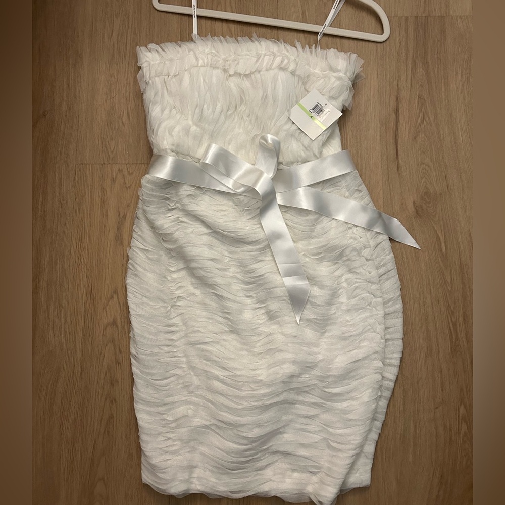 Donna Morgan Sleeveless layered ivory dress. With Tags. Size 4